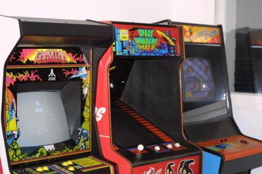 vintage upright arcade racing game